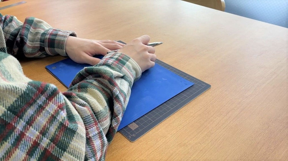 カス取りで余分なところを取り除く